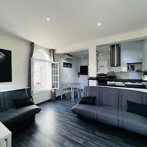  Appartement Charmant Deux Pieces Au Calme